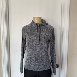 Under Armour  lightweight hooded pullover size small